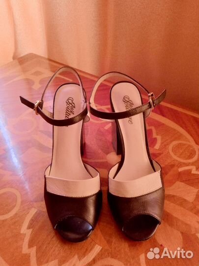 Босоножки женские