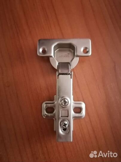 Петля мебельная с доводчиком