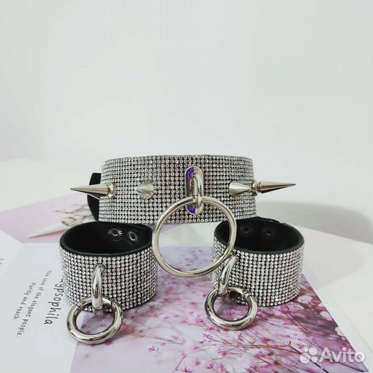 Чокер стразовый кожаный с шипами кольцом