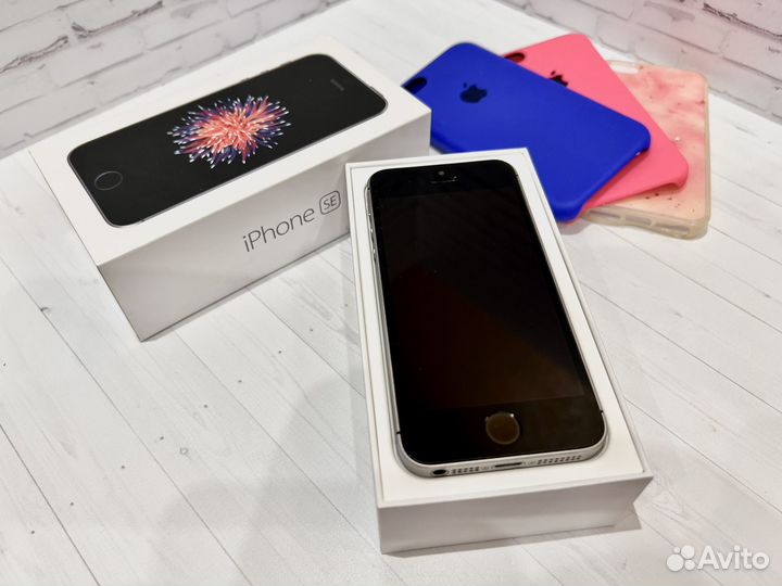 iPhone SE, 32 ГБ