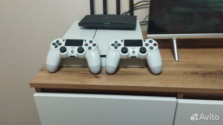 Игровая приставка ps4