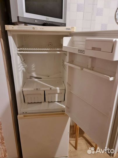 Холодильник на запчасти Stinol