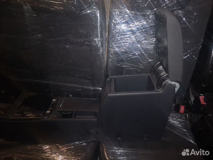 Вставка центрального подлокотника Volkswagen Tiguan