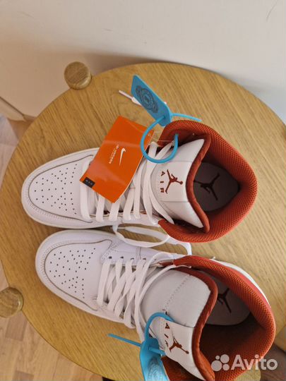 Nike air jordan 1 mid se dune red