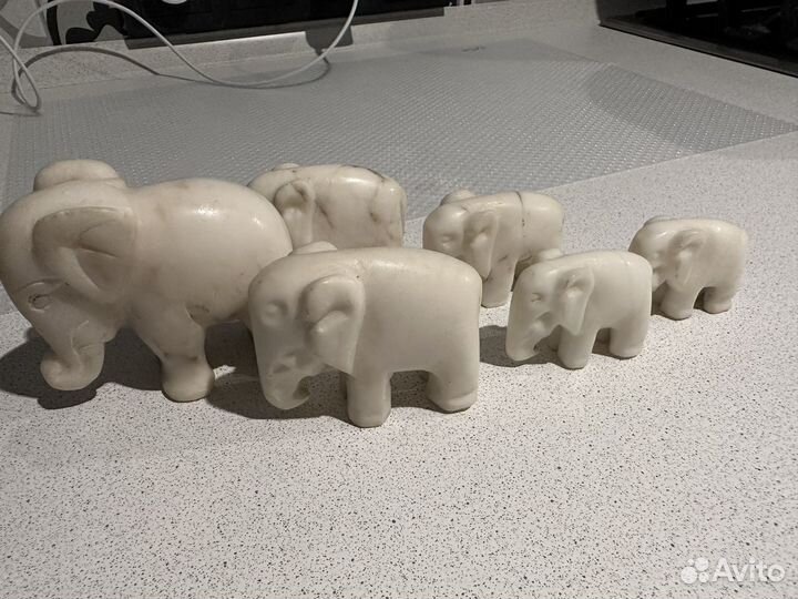 Слоники из мрамора