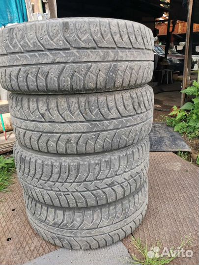 Bridgestone B700 215/60 R16