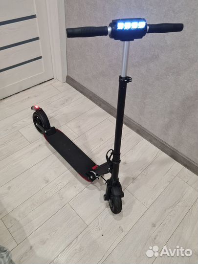 Электросамокат E-scooter