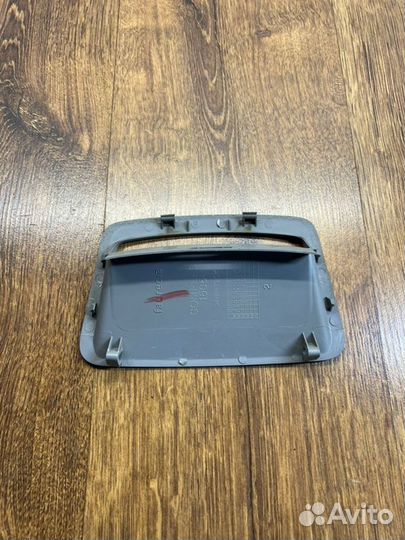 Накладка фонаря Nissan Primera P 12 1.6 2005