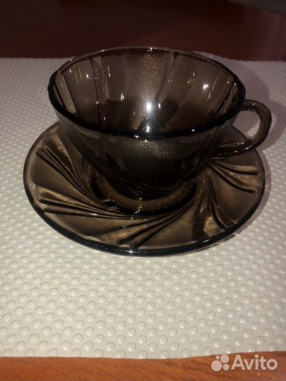 Стаканы и чашки с блюдцем