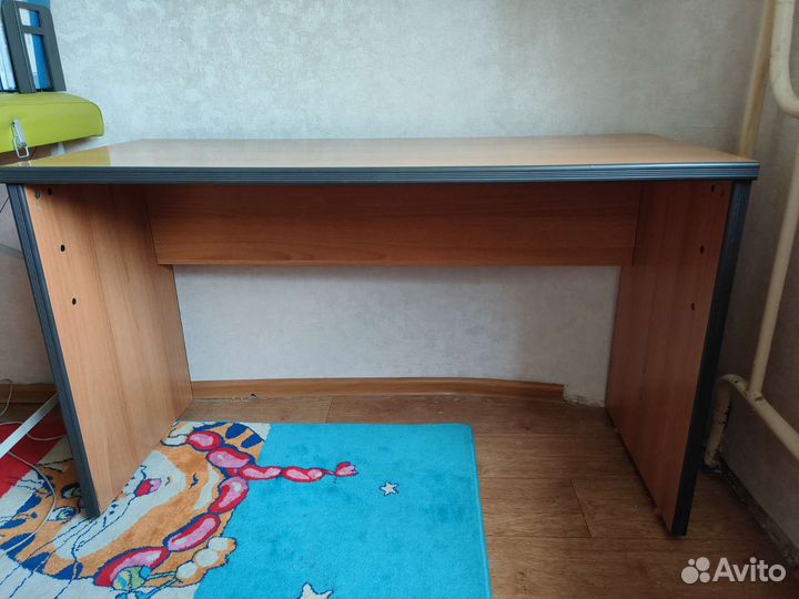 Письменный стол