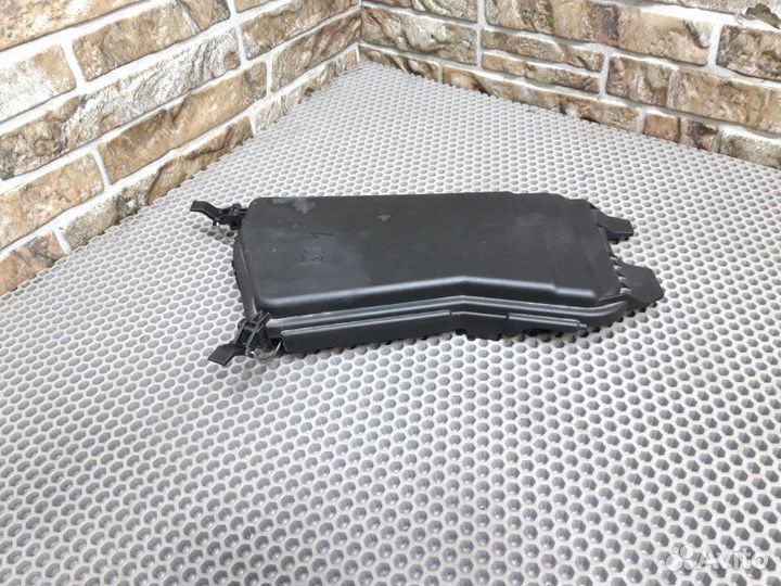 Крышка блока предохранителей Mercedes-Benz