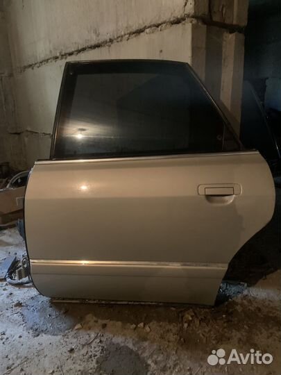 Левая задняя дверь на Audi A8 D2 в сборе