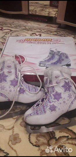 Коньки две пары разные