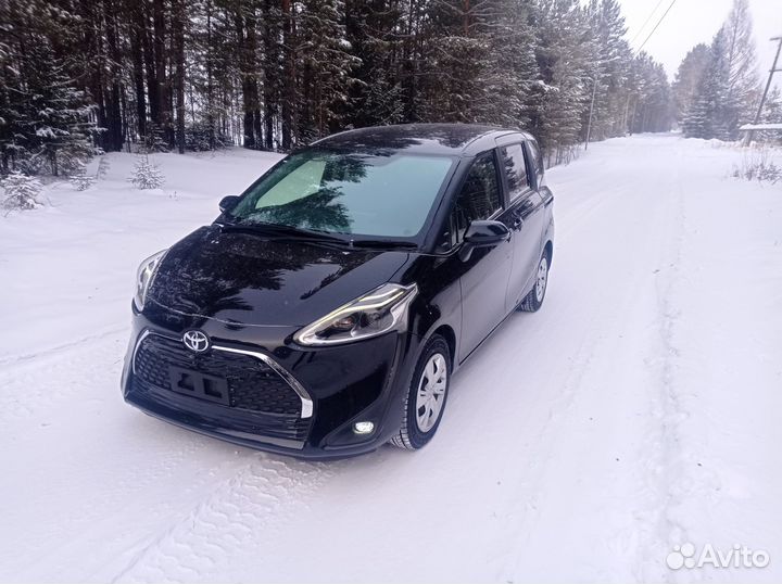 Автомобиль Toyota Sienta