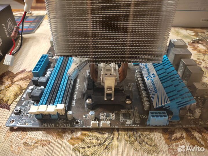 Материнская плата с процессором и памятью