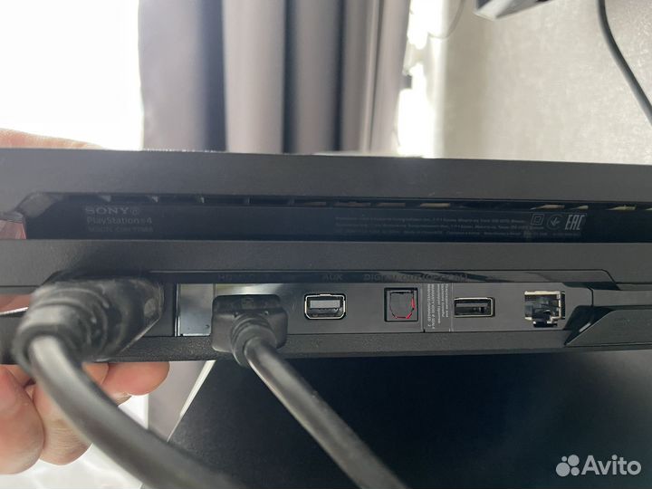Продам Playstation 4 PRO