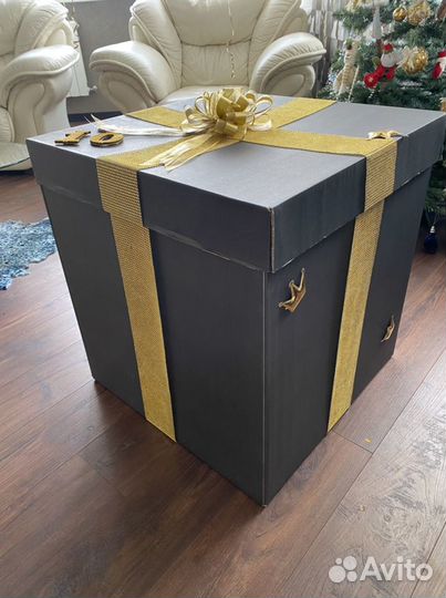 Большая подарочная коробка