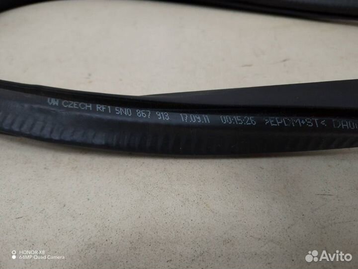 Уплотнитель проема двери задней левой Volkswagen T