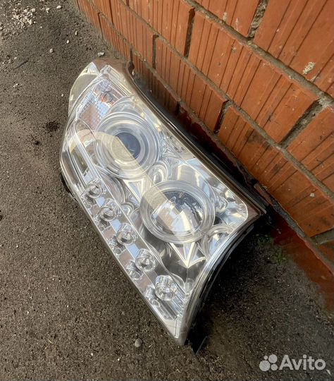 Фара правая Toyota Land Cruiser 200