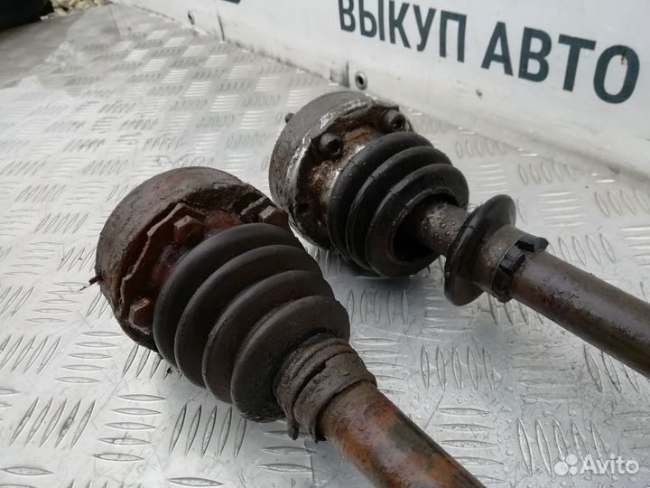 Вал приводной задний без шрусов Vw Transporter T3