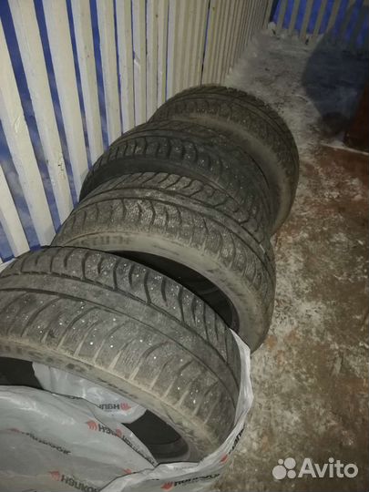 Bridgestone Ice Cruiser 7000 215/50 R17