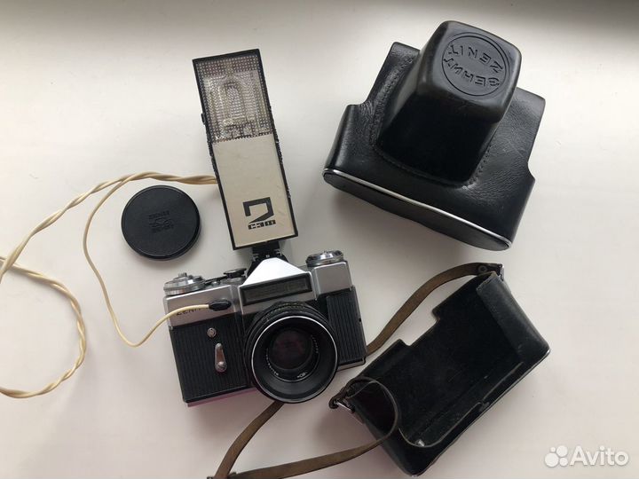 Фотоаппарат Зенит Е (вместе со вспышкой)
