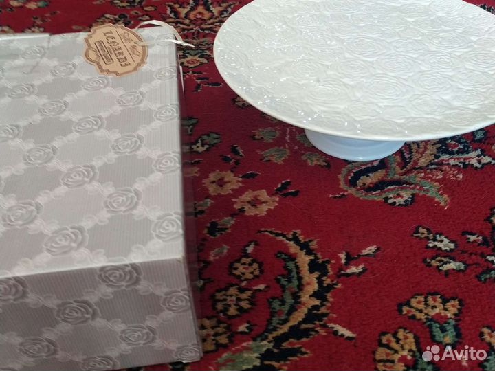 Тортовница на ножке