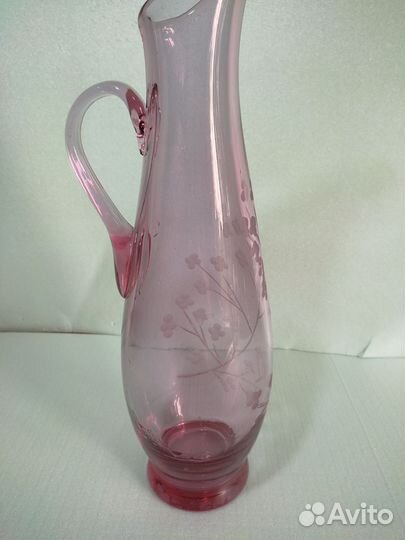 Кувшин из марганцевого стекла