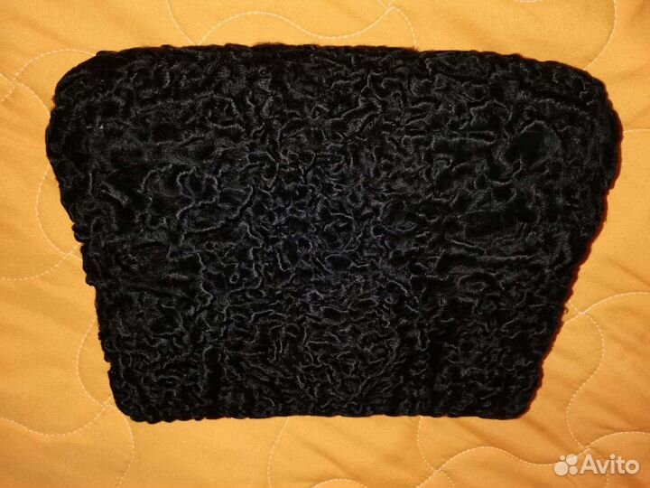 Каракулевая старинная новая муфта фрг