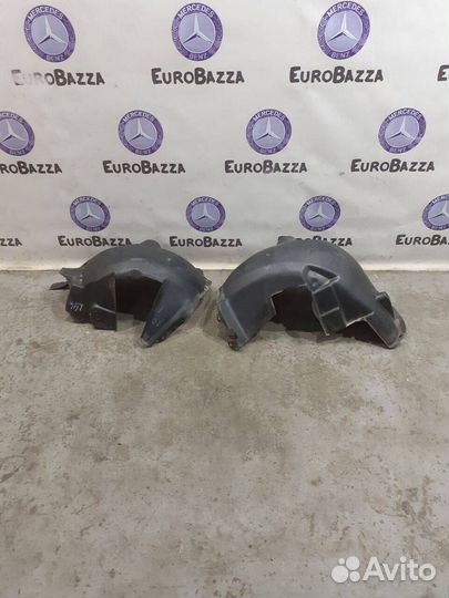 Подкрылок задний Mercedes W202