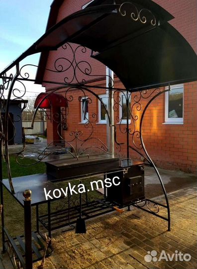 Мангал с крышей