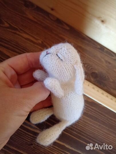 Спящий зайка кролик