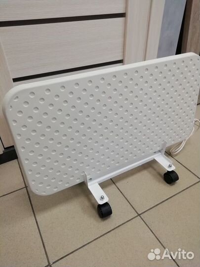 Кварцевый обогреватель с подставкой