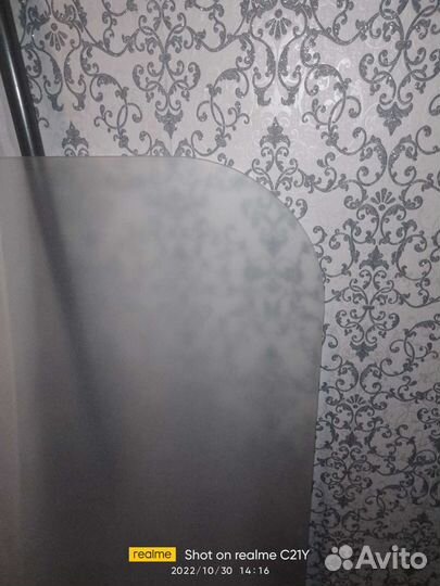 Стеклянная поворотная штора в ванну