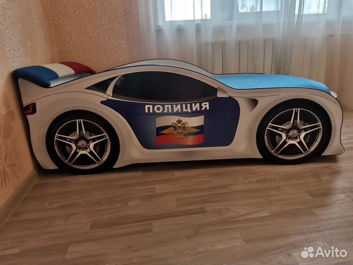 Детская кровать машина