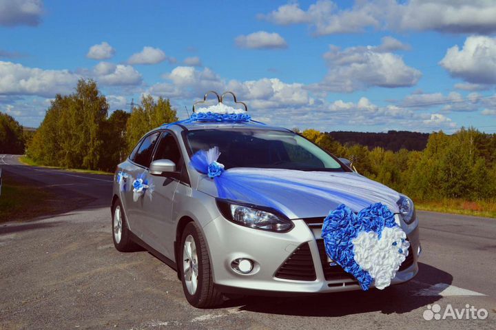 Свадебное украшение на машину