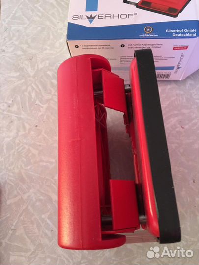 Дырокол с линейкой большой новый