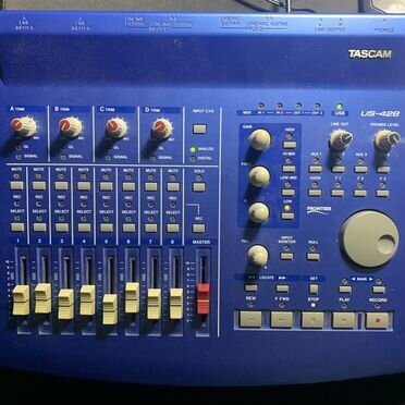Tascam us-428