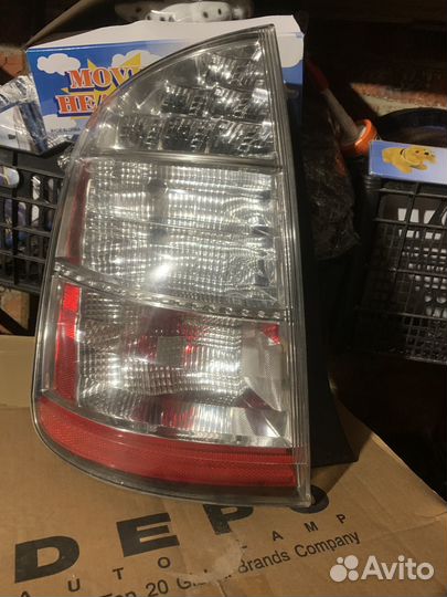 Фонарь задний toyota prius 20