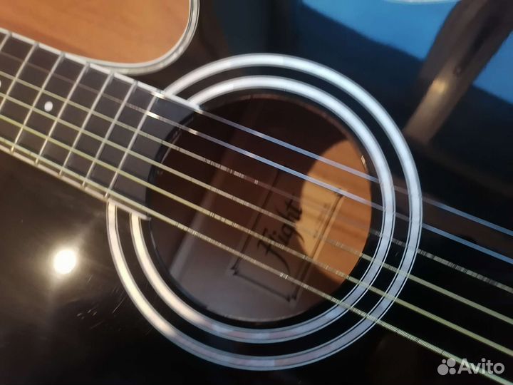 Акустическая гитара
