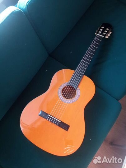 Акустическая гитара классическая