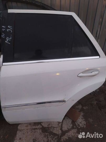 Дверь задняя левая Mercedes-Benz ML W164