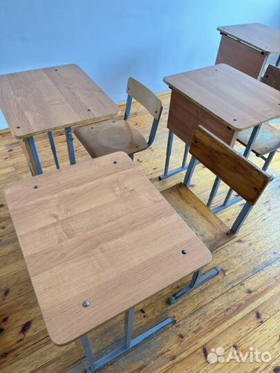 Стул и столы письменые