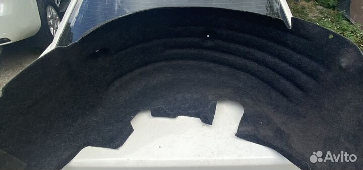Задний левый подкрылок на Е-класс (w212)