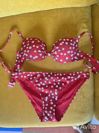 Красный купальник