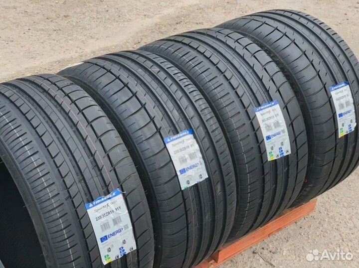 Triangle TH201 235/35 R19 и 265/30 R19 91Y
