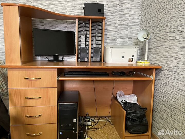Компьютерный стол, компьютер,принтер,колонки