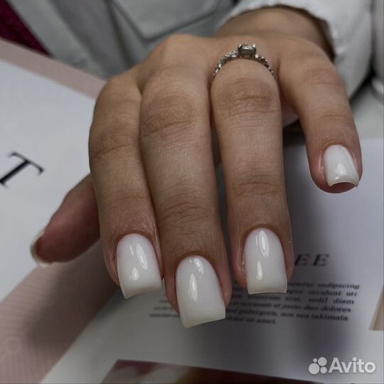 Модель на маникюр