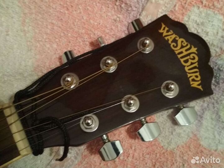 Электроакустическая гитара Washburn cтюнером