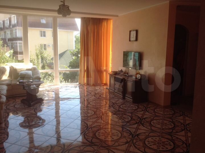 Коттедж 336 м² на участке 6,5 сот.